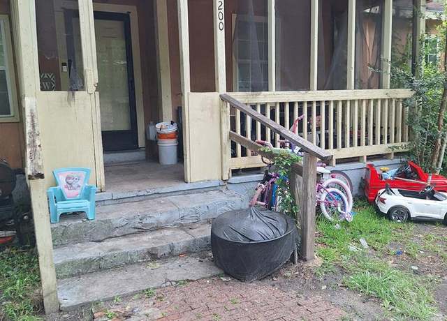 Property at 200 8th Street St SW, Moultrie, GA 31768, 4 beds, 1 bath