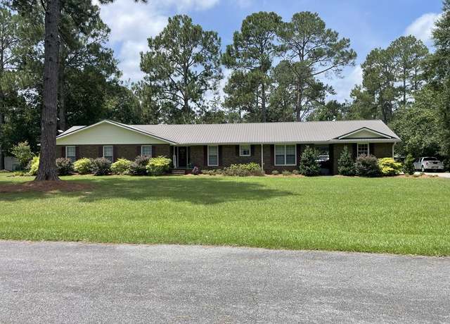 Property at 125 Inner Cir, Moultrie, GA 31788, 5 beds, 3 baths