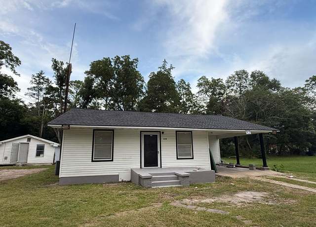 Property at 610 4th Ave Ave SW, Moultrie, GA 31768, 4 beds, 2 baths
