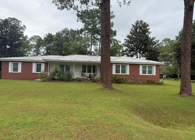 Property at 127 Pineview Ave, Moultrie, GA 31768, 4 beds, 2.5 baths