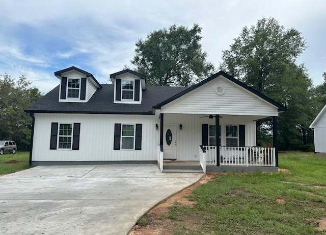 Property at 211 Edgewood Dr, Bainbridge, GA 39819, 3 beds, 2 baths
