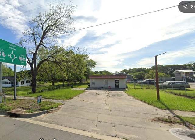 Property at 1328 1st Street St NE, Moultrie, GA 31768, 0.5 baths