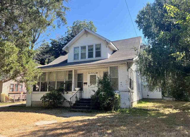 Property at 308 Elm St, Martin, TN 38237, 5 beds, 2 baths