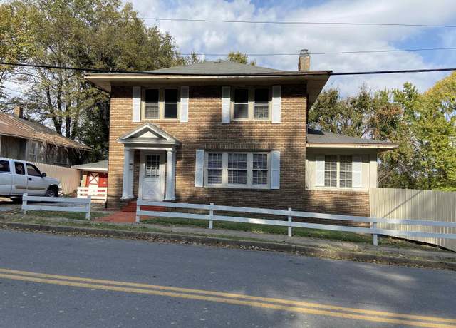 Property at 108 E Carroll Sts, Hickman, KY 42050, 4 beds, 1.5 baths