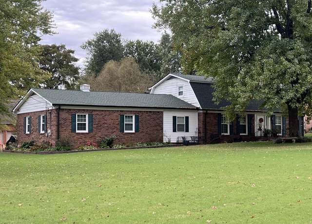 Property at 1449 Forest Dr, Union City, TN 38261, 4 beds, 3 baths