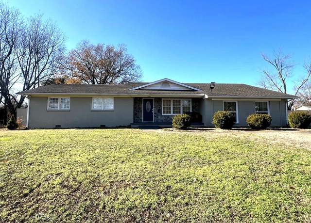 Property at 1405 S Sunswept Dr, Union City, TN 38261, 4 beds, 3 baths