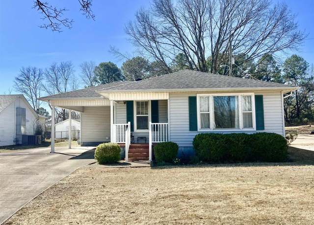 Property at 2713 E Reelfoot Ave, Union City, TN 38261, 3 beds, 2.5 baths