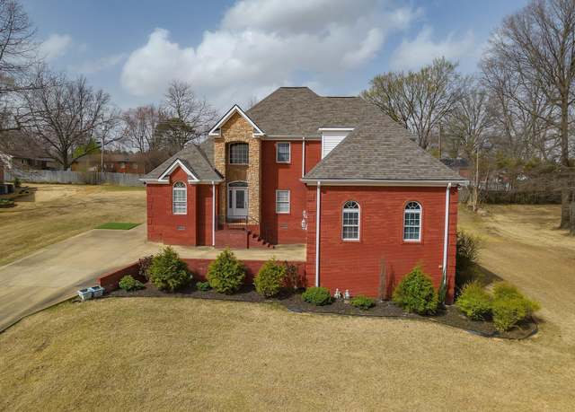 Property at 126 Forest Drive Dr, Martin, TN 38237, 4 beds, 4.5 baths