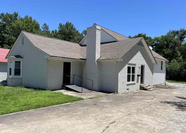 Property at 210 Oakland St, Martin, TN 38237, 5 beds, 3.5 baths