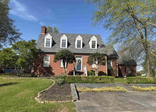 Property at 101 Meadowview Drive Dr, Fulton, KY 42041, 4 beds, 2.5 baths