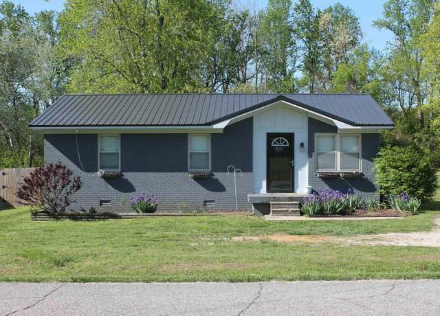 Property at 692 Evergreen St, Dresden, TN 38225, 3 beds, 1 bath