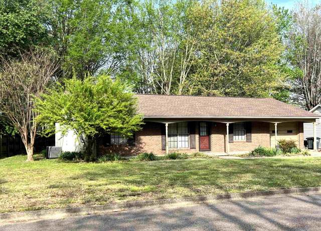 Property at 1213 Fairway Ave, Union City, TN 38261, 3 beds, 2 baths