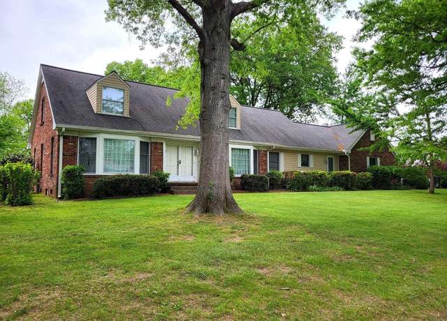 Property at 2211 Wedgewood Dr, Union City, TN 38261, 5 beds, 3.5 baths