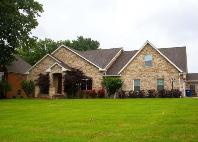Property at 142 Forest Dr, Martin, TN 38237, 5 beds, 4.5 baths