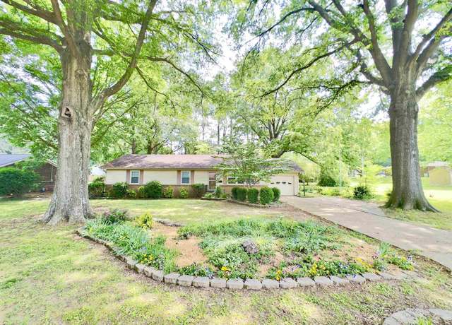 Property at 220 Laura St, Martin, TN 38237, 3 beds, 2.5 baths