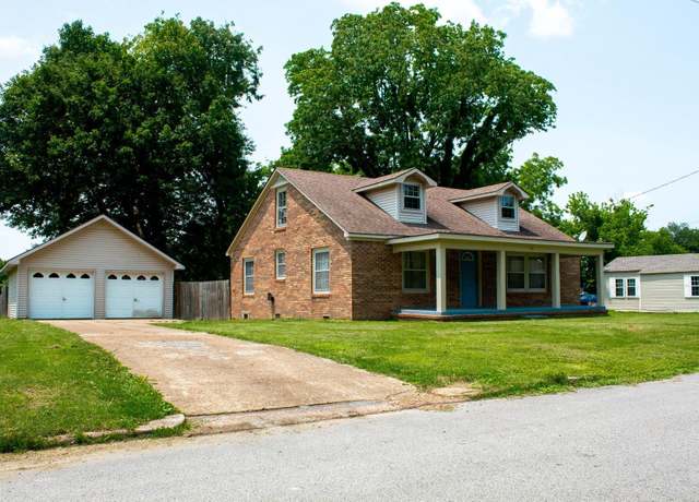 Property at 304 Acklen St, Greenfield, TN 38230, 3 beds, 1 bath