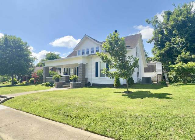 Property at 827 E Main St, Union City, TN 38261, 4 beds, 2 baths