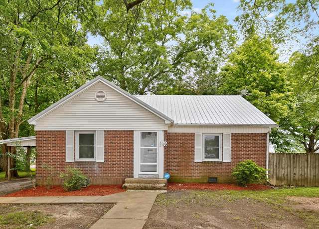 Property at 304 S Poplar St, Paris, TN 38242, 3 beds, 1.5 baths