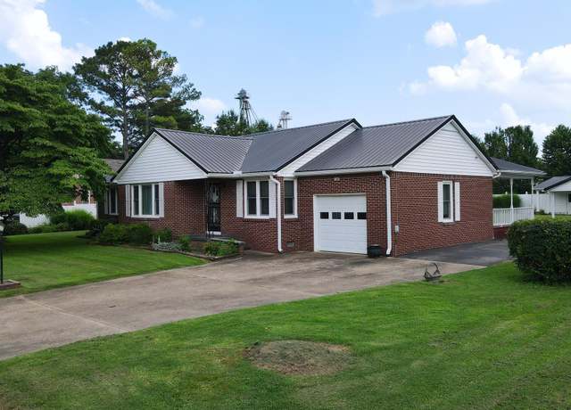 Property at 122 E Moore St, Sharon, TN 38255, 3 beds, 2.5 baths