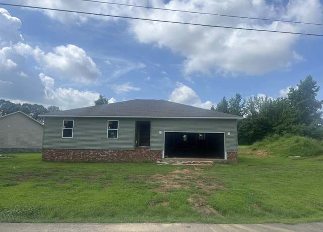 Property at 110 Hassell Dr, Martin, TN 38237, 3 beds, 2 baths