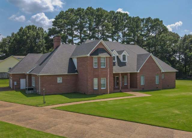 Property at 206 S Dodd Dr, Martin, TN 38237, 5 beds, 5 baths