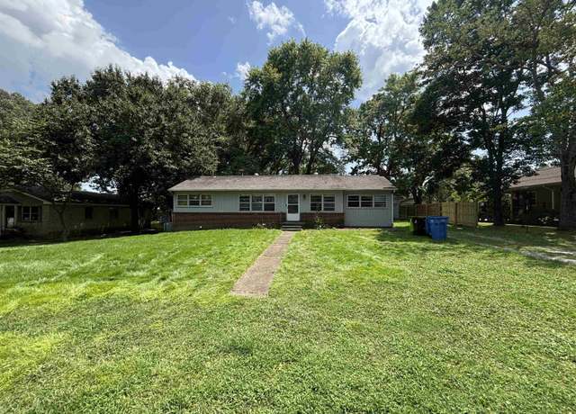Property at 1015 W 4th Street St, Fulton, KY 42041, 3 beds, 1 bath
