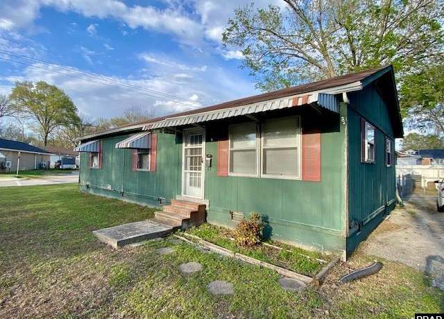 Property at 302 Elm St, Martin, TN 38237, 3 beds, 2 baths