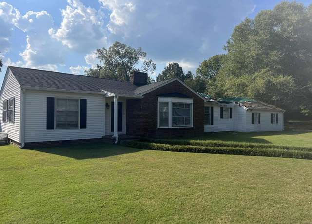 Property at 901 S Home St, Union City, TN 38261, 3 beds, 2 baths