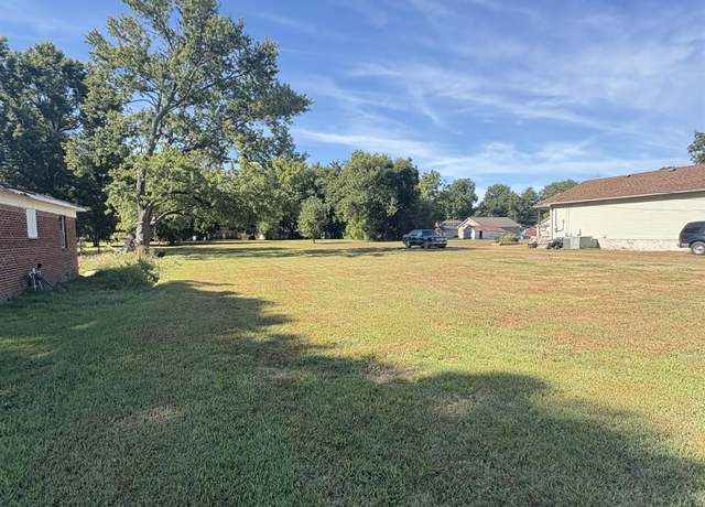 Property at 106 Volunteer Dr, Martin, TN 38237