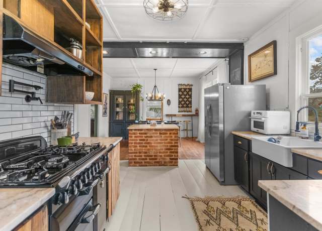 Property at 318 South St, Greensboro, GA 30642, 3 beds, 2 baths