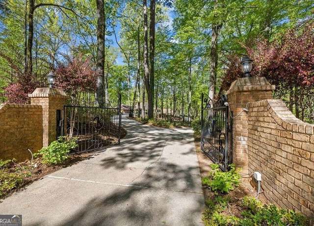 Property at 2090 Jefferson St, Milledgeville, GA 31061