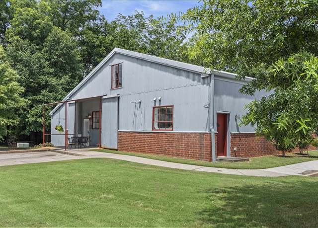 Property at 370 Park St, Madison, GA 30650, 2 beds, 2.5 baths
