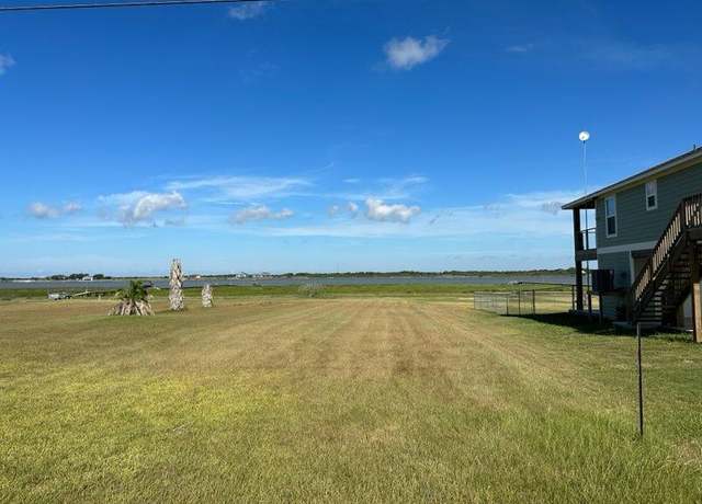 Property at 1140 West Bayshore Dr, Palacios, TX 77465