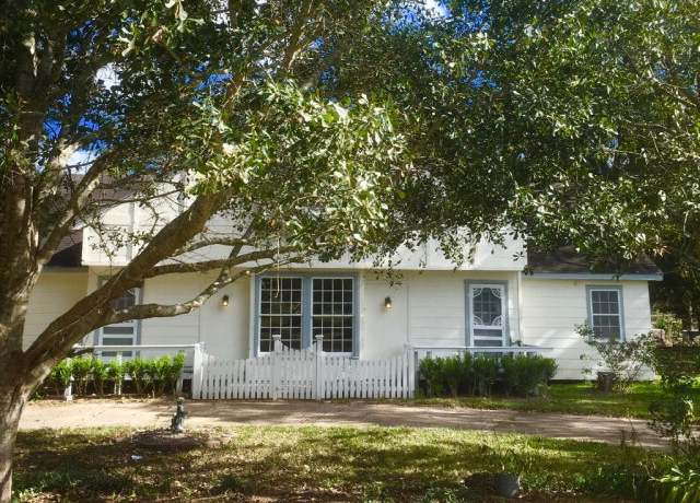 Property at 528 Ave F, Markham, TX 77456, 4 beds, 2 baths