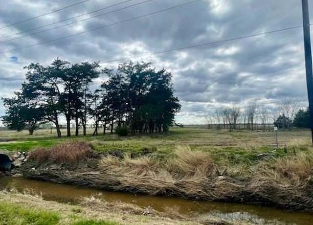 Property at 185 8th St N, Van Vleck, TX 77482
