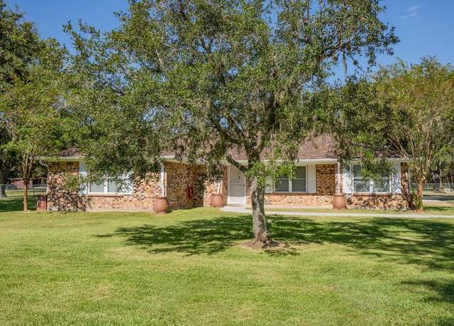 Property at 14 Kingswood Dr, Van Vleck, TX 77482, 4 beds, 2 baths