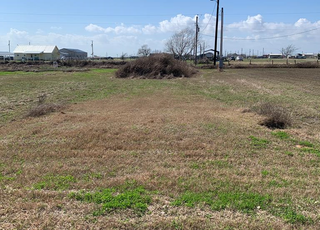 Property at 402 Haddock Dr, Palacios, TX 77465