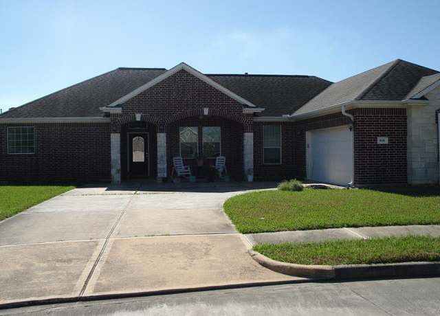 Property at 806 Sterling Ct, Bay City, TX 77414, 4 beds, 2 baths