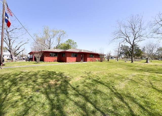 Property at 989 Fm 457 Sargent Hwy, Bay City, TX 77414, 3 beds, 1.5 baths