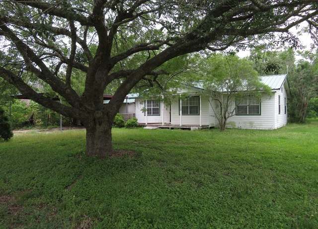 Property at 308 Matagorda Ave, Palacios, TX 77465, 3 beds, 3 baths