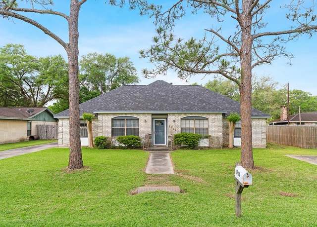 Property at 1710 Longhorn Ave, Bay City, TX 77414, 3 beds, 2 baths