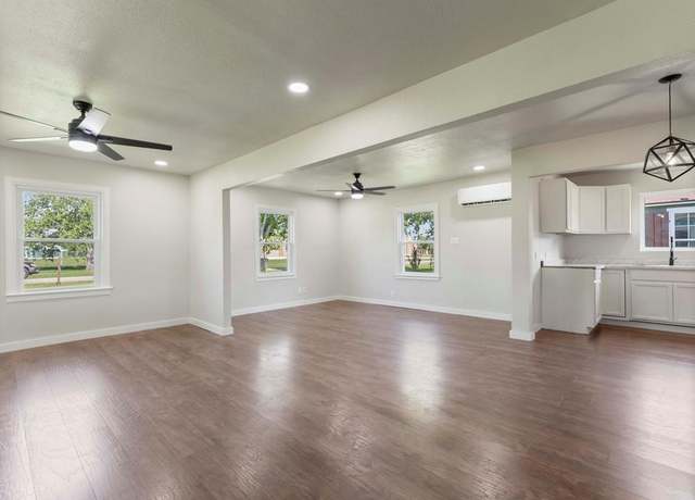 Property at 706 2nd St, Palacios, TX 77465, 3 beds, 2 baths
