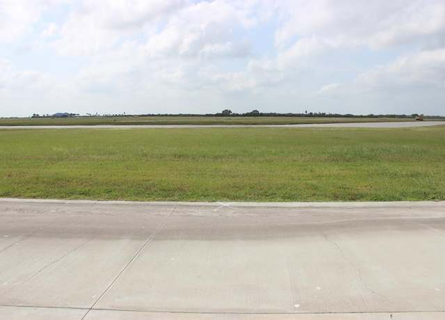 Property at 3016 Peninsula Point Dr, Palacios, TX 77465