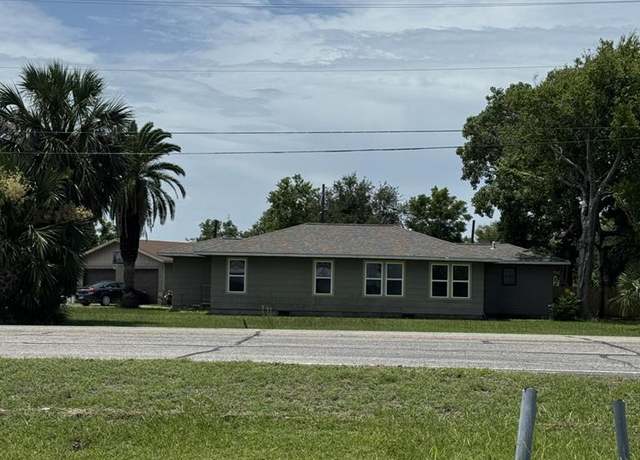 Property at 207 Henderson, Palacios, TX 77465, 4 beds, 3 baths