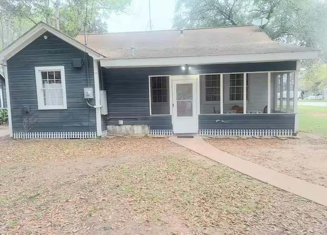 Property at 2824 5th St, Bay City, TX 77414, 3 beds, 1 bath