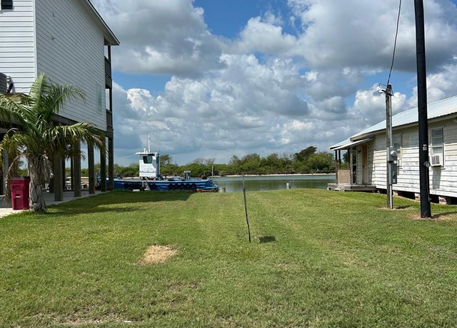 Property at 1952 Fm 2031, Matagorda, TX 77457