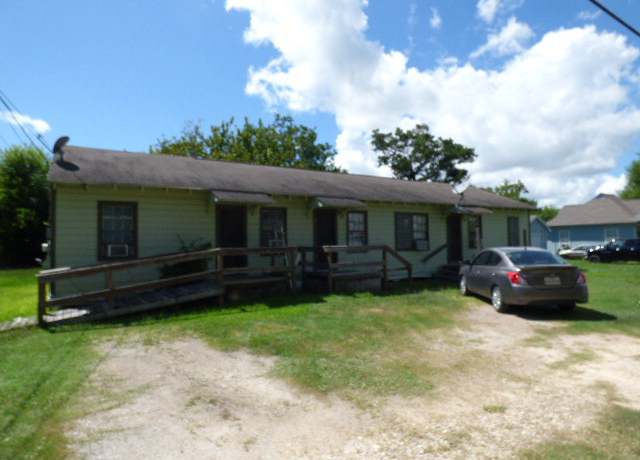 Property at 1505 4th St, Palacios, TX 77465, 3 beds, 3 baths