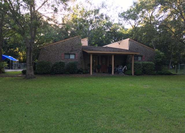 Property at 1601 Cr 934a, Sweeny, TX 77480, 3 beds, 2 baths