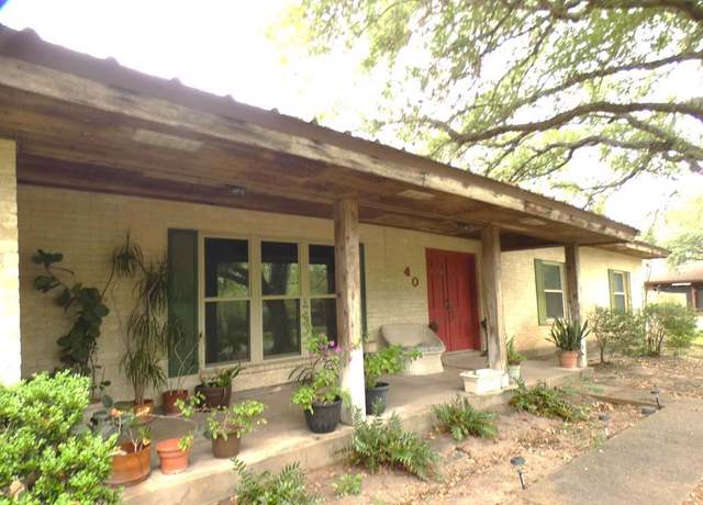 Property at 40 Encino Loma, Beeville, TX 78102, 3 beds, 2 baths