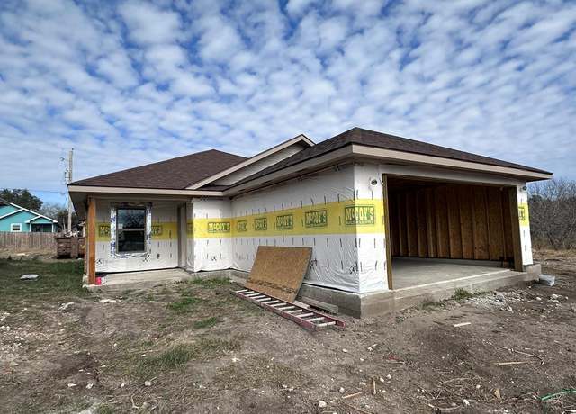Property at 808 W Bates, Beeville, TX 78102, 3 beds, 2 baths